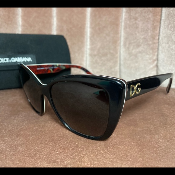 Dolce & Gabbana Accessories - DOLCE&GABBANA Black Flora Sunglasses 🕶